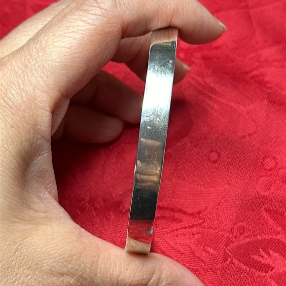 ❤️HOST PICK❤️ Vintage 925 Heavy Solid Sterling Silver Bangle - Picture 10 of 14